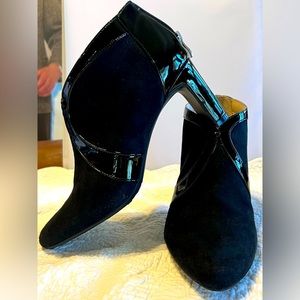 LifeStride Glamour Women’s pointed toe ankle bootie, black